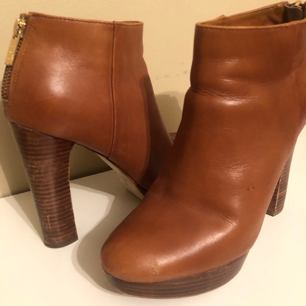 SZ 7 Michael Michael Kors Booties